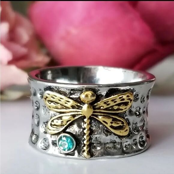 New SILVER HAMMERED DRAGONFLY RING - Picture 1 of 7
